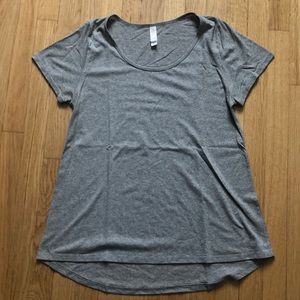 Solid gray Lularoe Classic tee size M